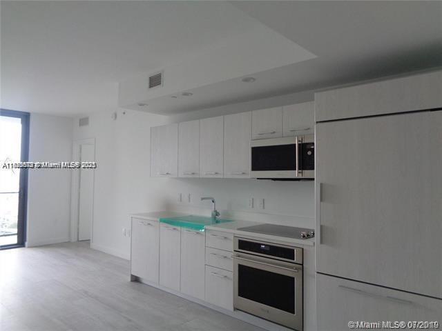 45 SW 9th St 3009