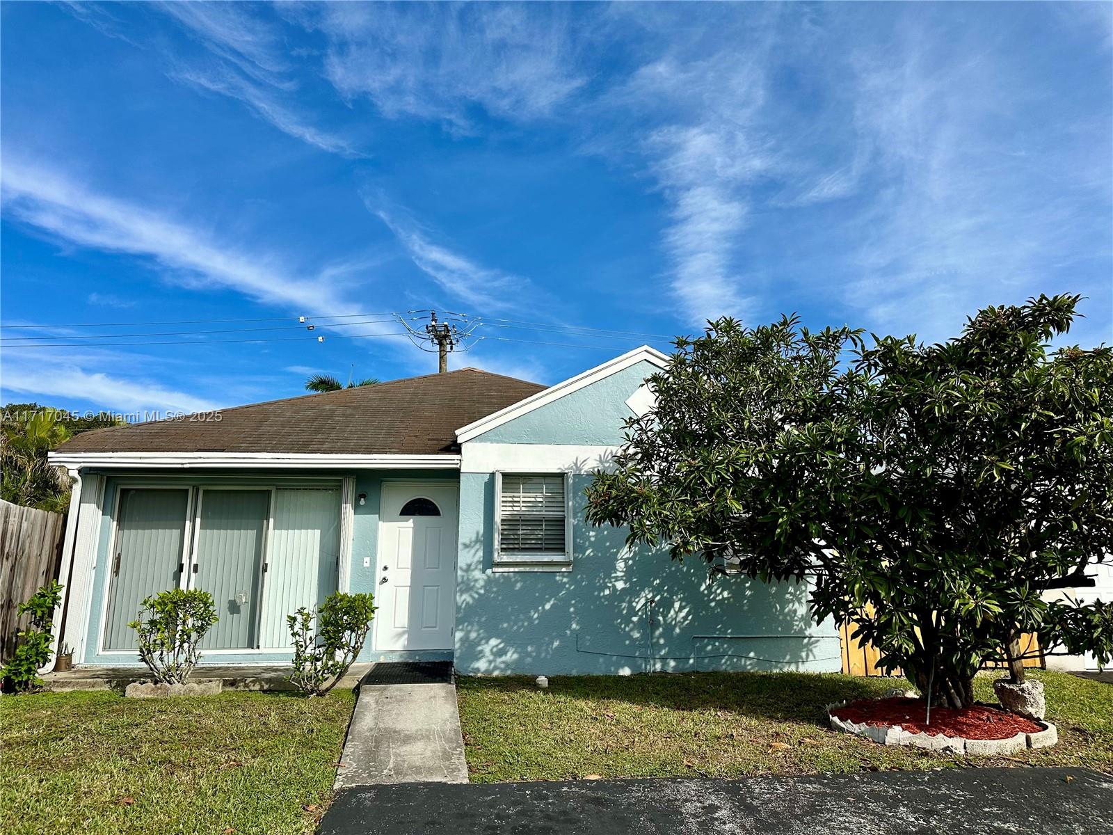 10371 Sw 205th Ter, Cutler Bay, Miami-Dade County, Florida - 2 Bedrooms  
2 Bathrooms - 