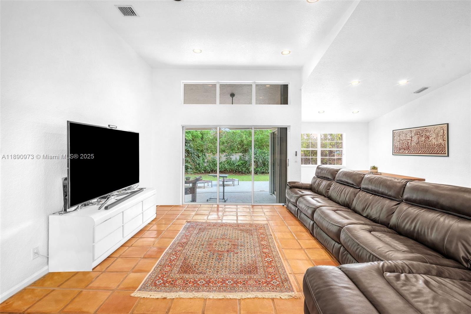 9690 NW 39th St