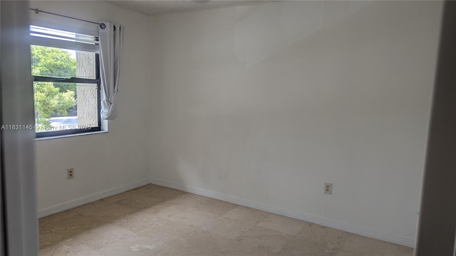 SUMMERTREE VILG CALIF CL - Residential