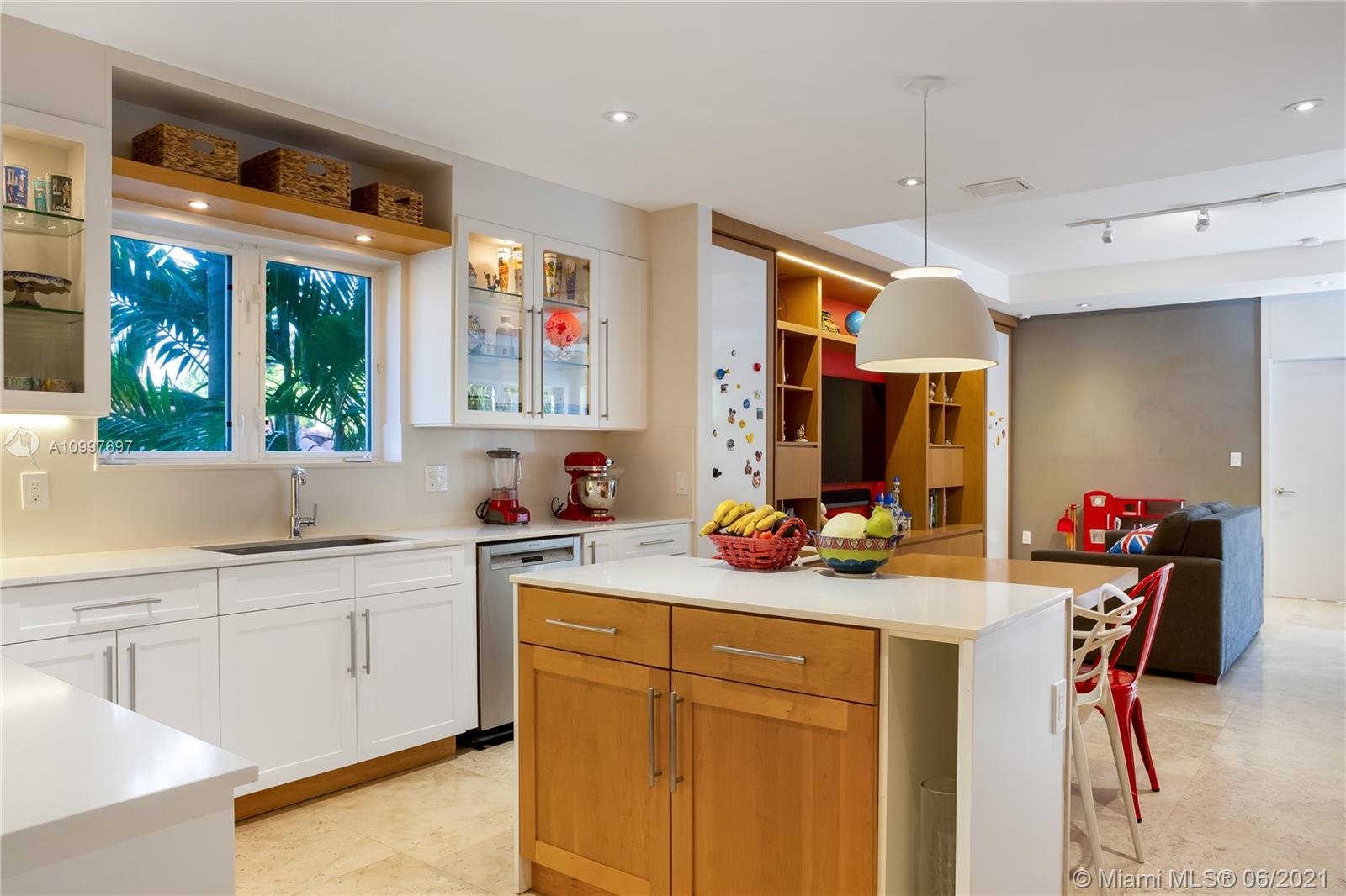 TROPICAL ISLE HOMES SUB - Residential