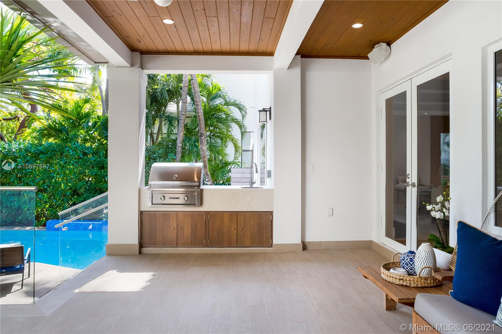 TROPICAL ISLE HOMES SUB - Residential