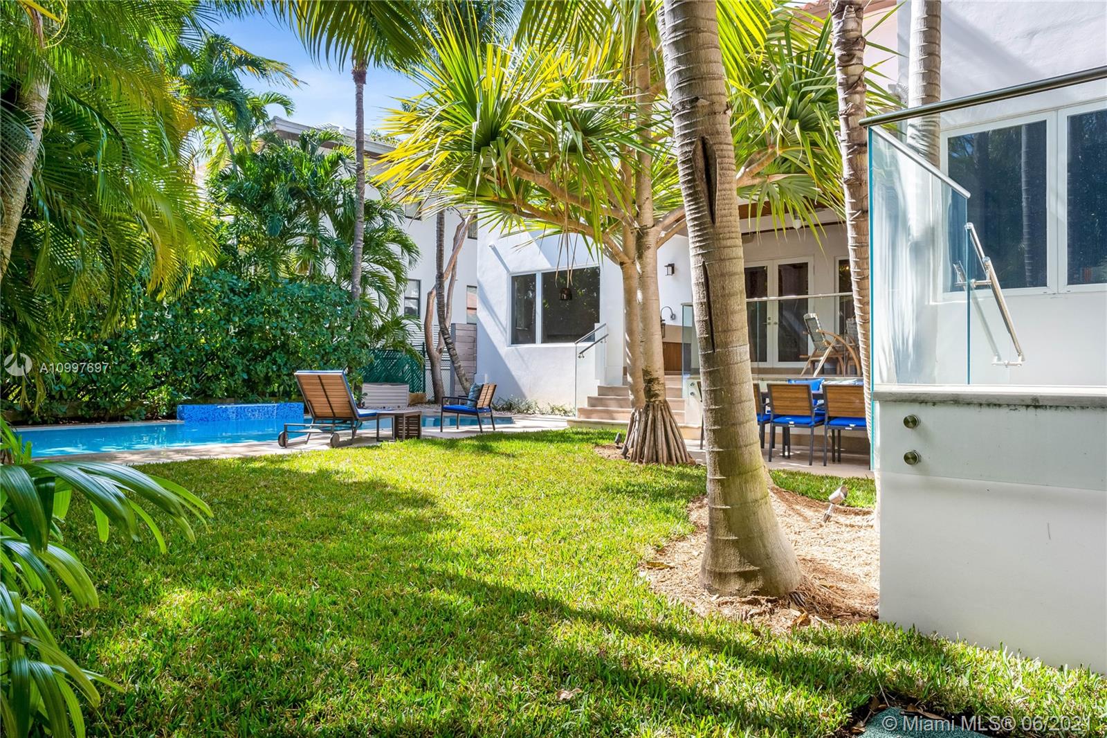 TROPICAL ISLE HOMES SUB - Residential