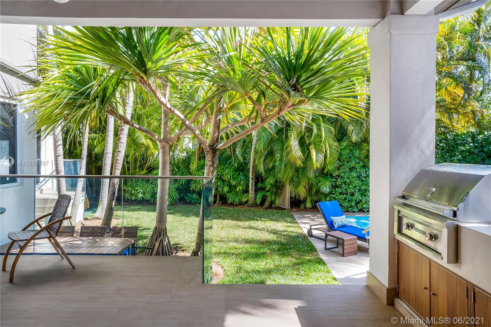 TROPICAL ISLE HOMES SUB - Residential