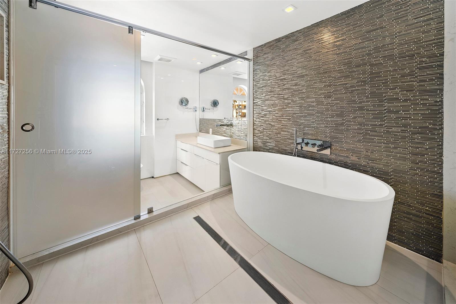 OCEANSIDE AT FISHER ISLAN - Residential
