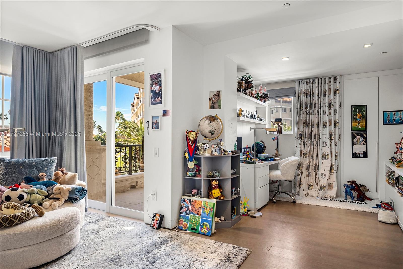 OCEANSIDE AT FISHER ISLAN - Residential