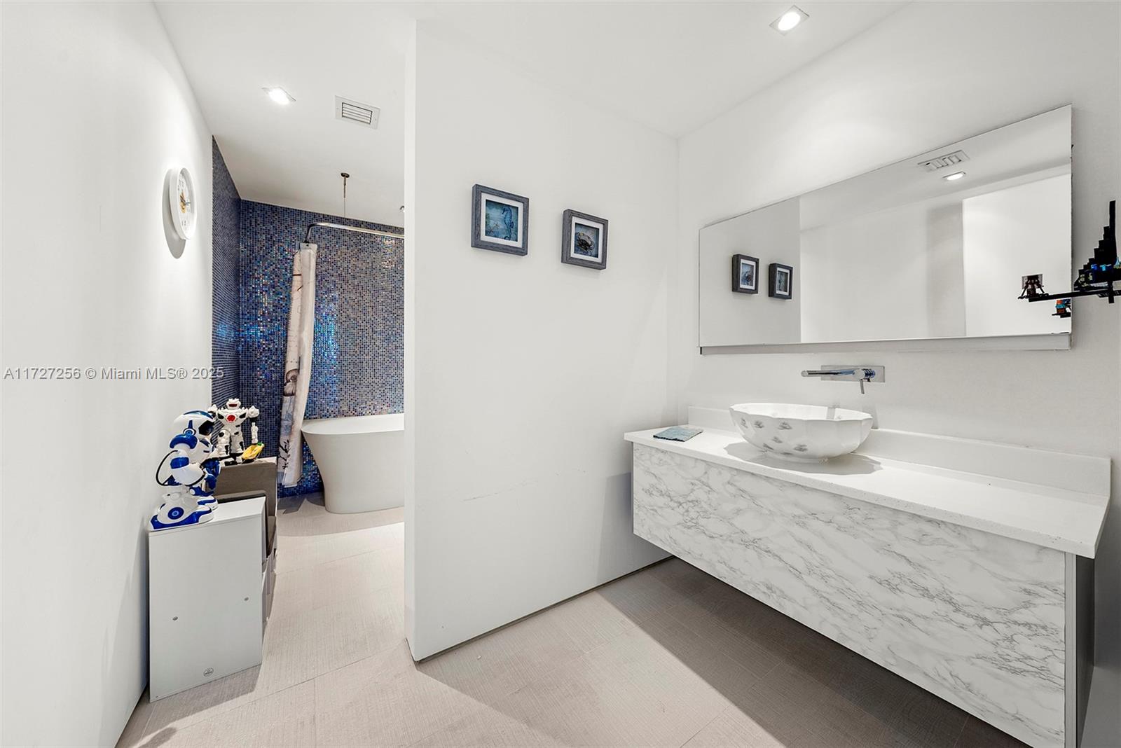 OCEANSIDE AT FISHER ISLAN - Residential