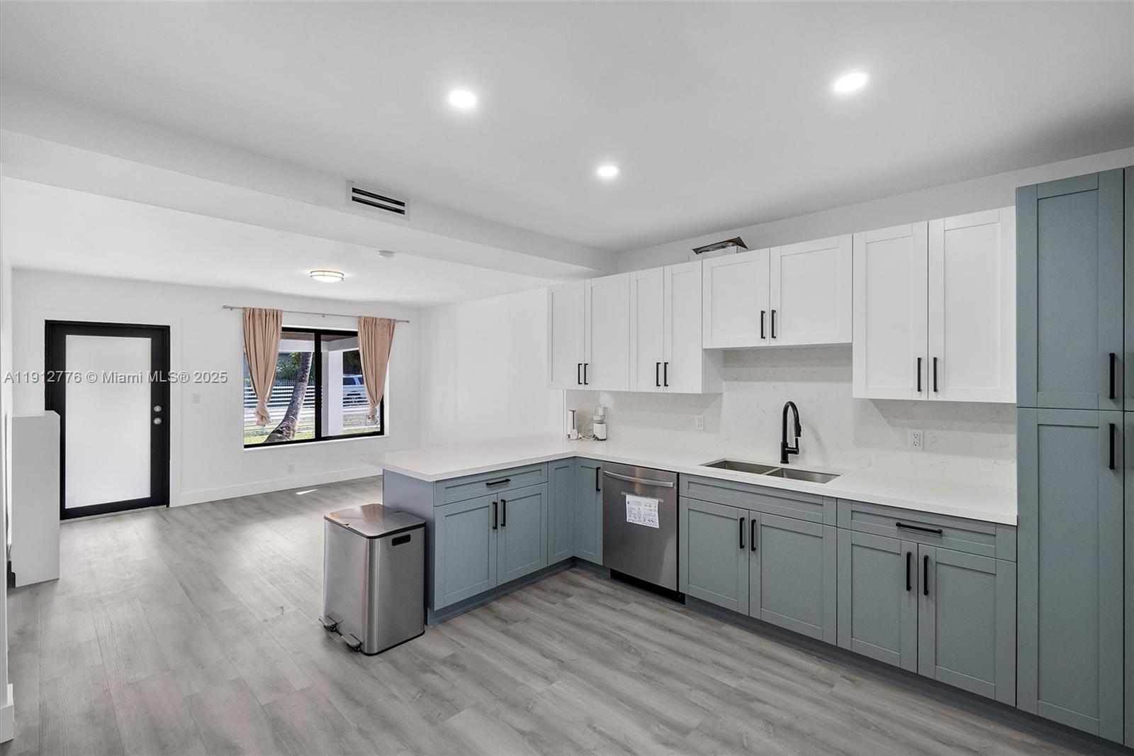 ALMENDARES - Residential Lease