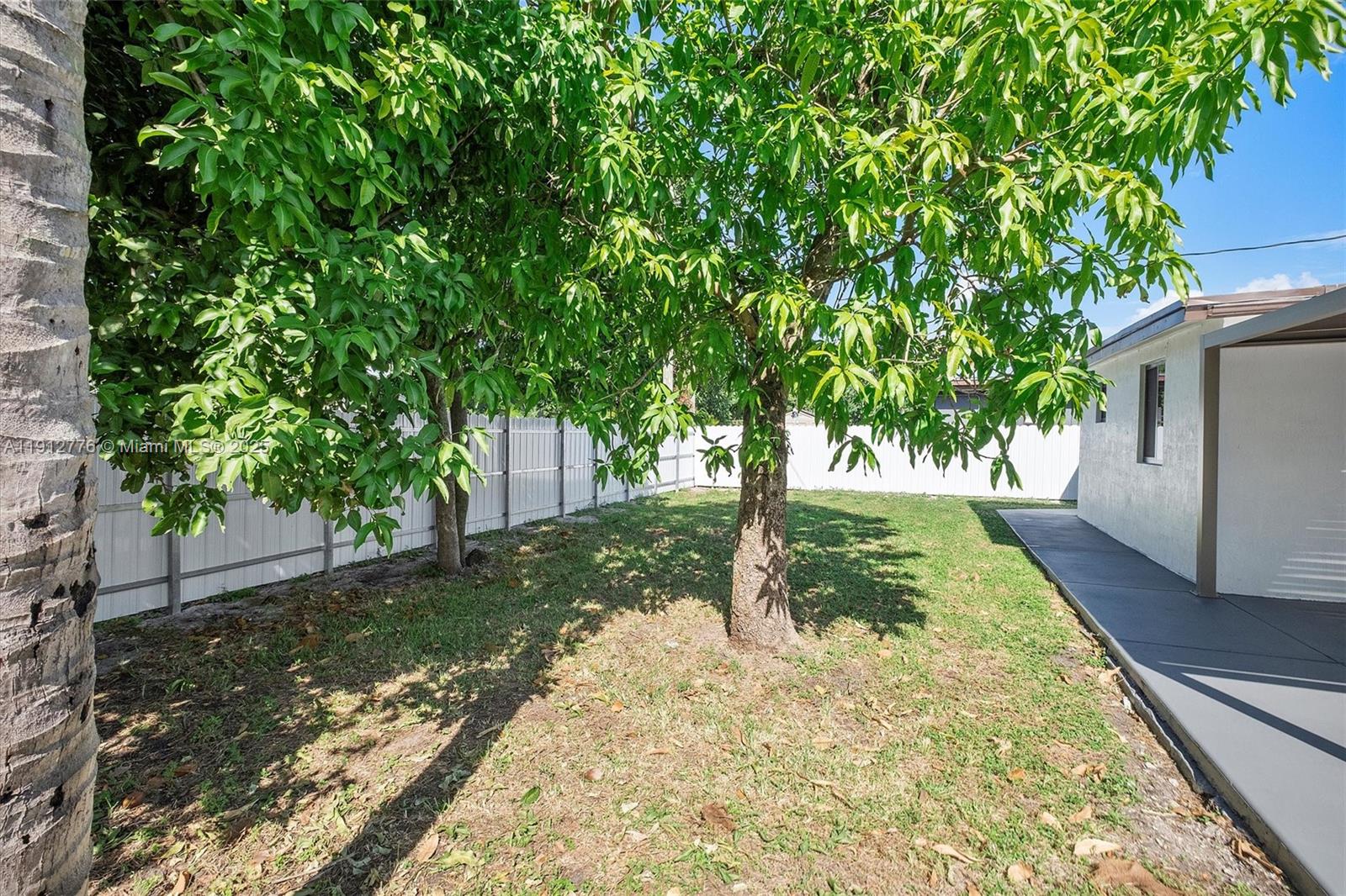 ALMENDARES - Residential Lease