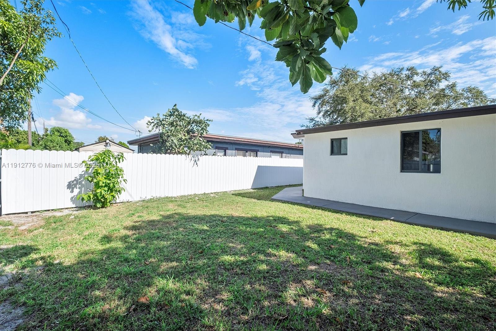 ALMENDARES - Residential Lease