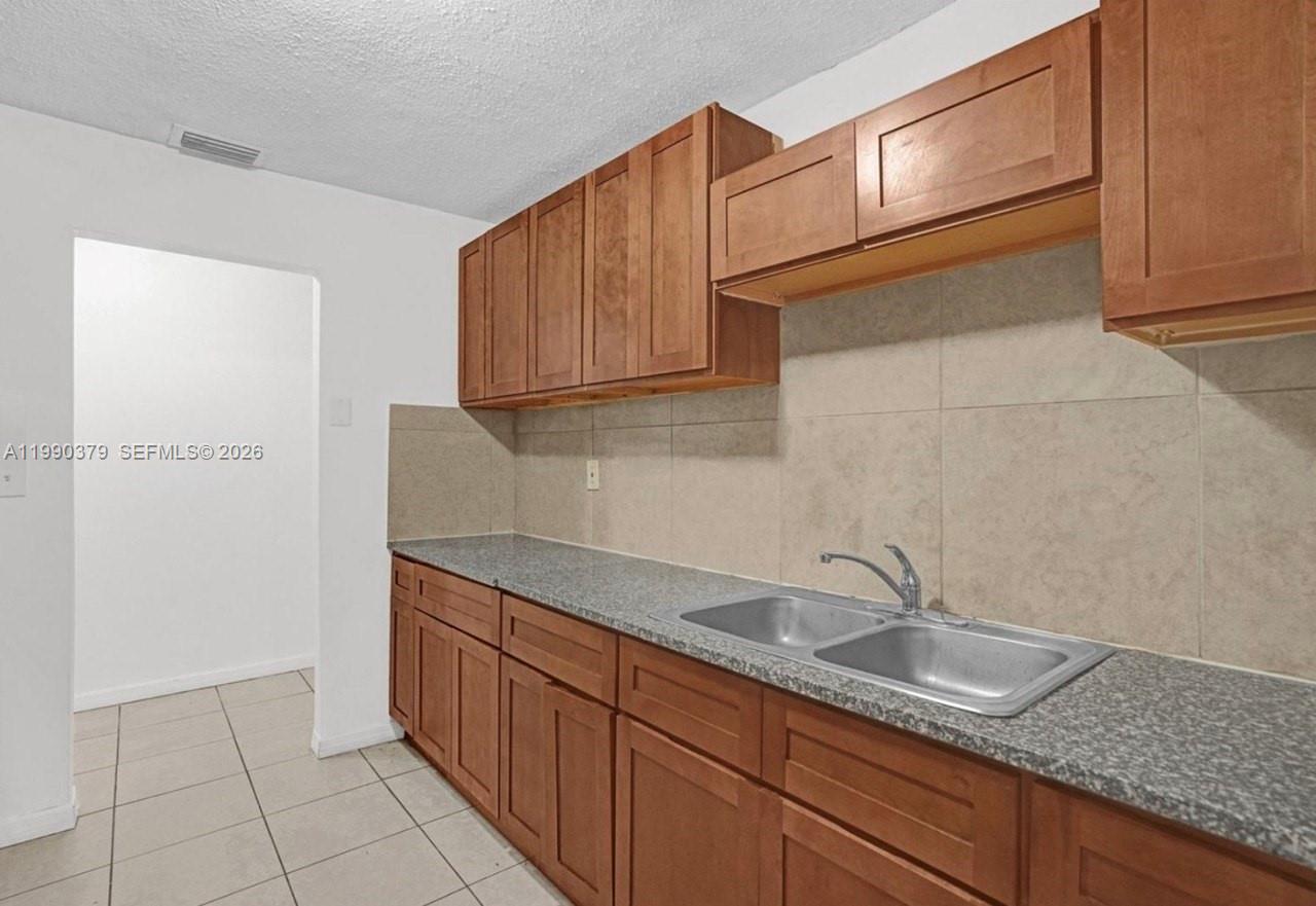 VISTA TOWNHOUSE SEC B - Residential Lease
