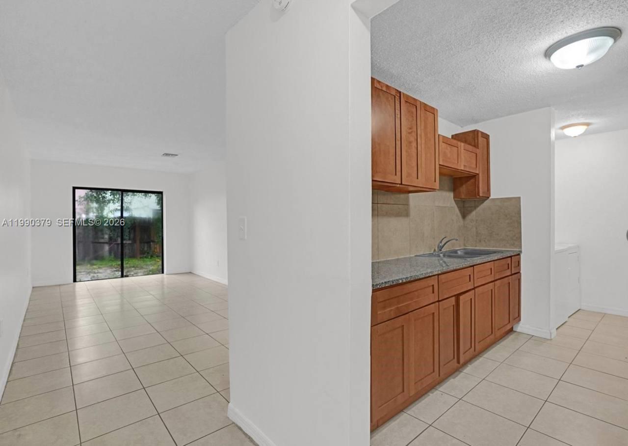 VISTA TOWNHOUSE SEC B - Residential Lease