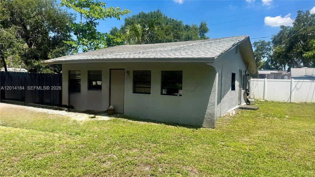 Photo of 6123 Call St, Hollywood, FL 33024 (MLS # A12014184)