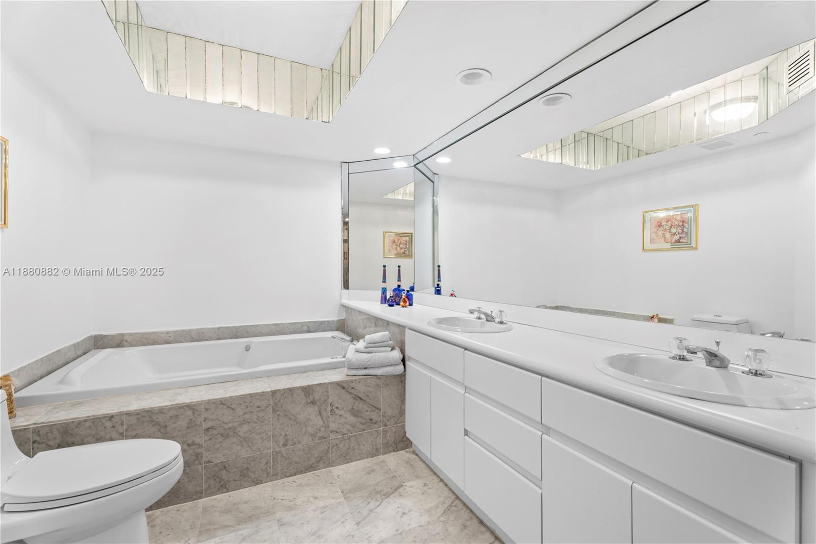 OCEANIA III CONDO - Residential