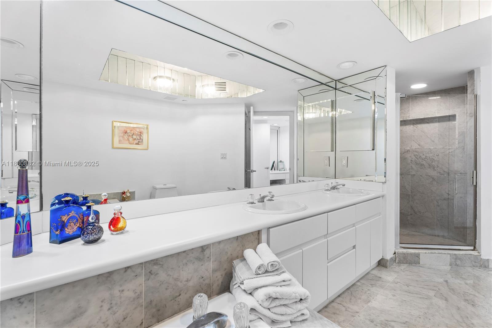 OCEANIA III CONDO - Residential