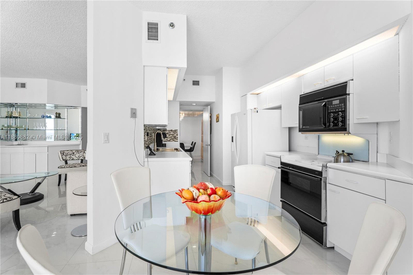 OCEANIA III CONDO - Residential