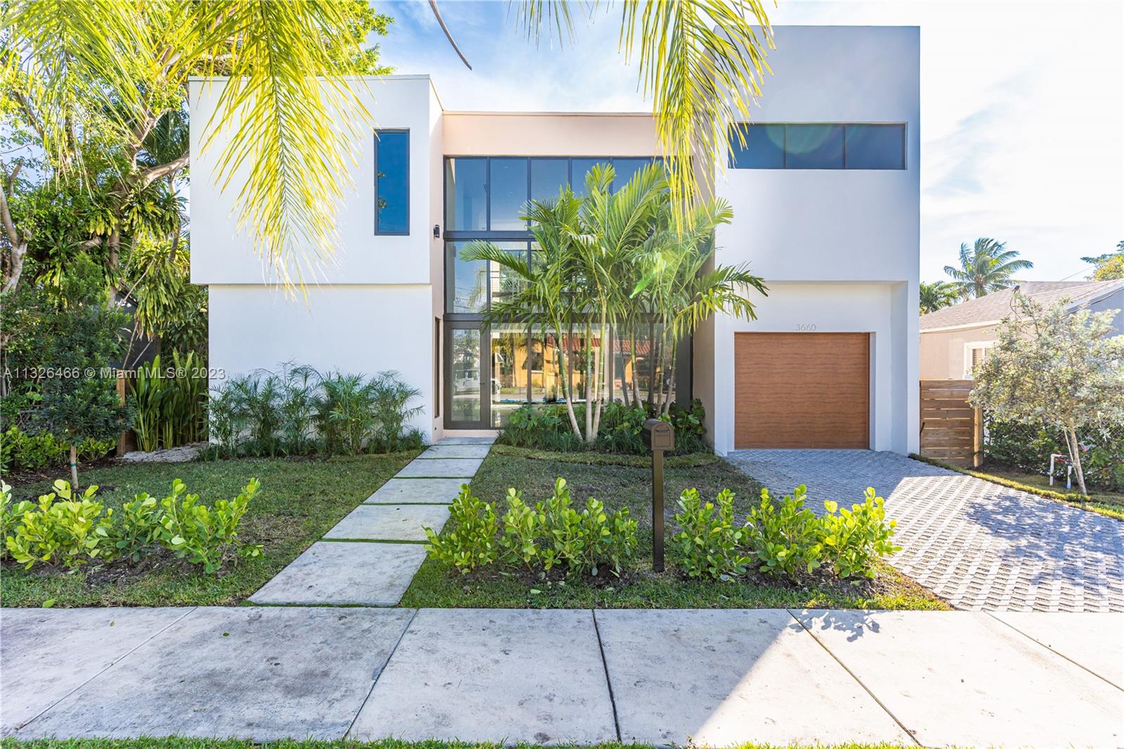 EUGENIA GROVES PARK - Residential