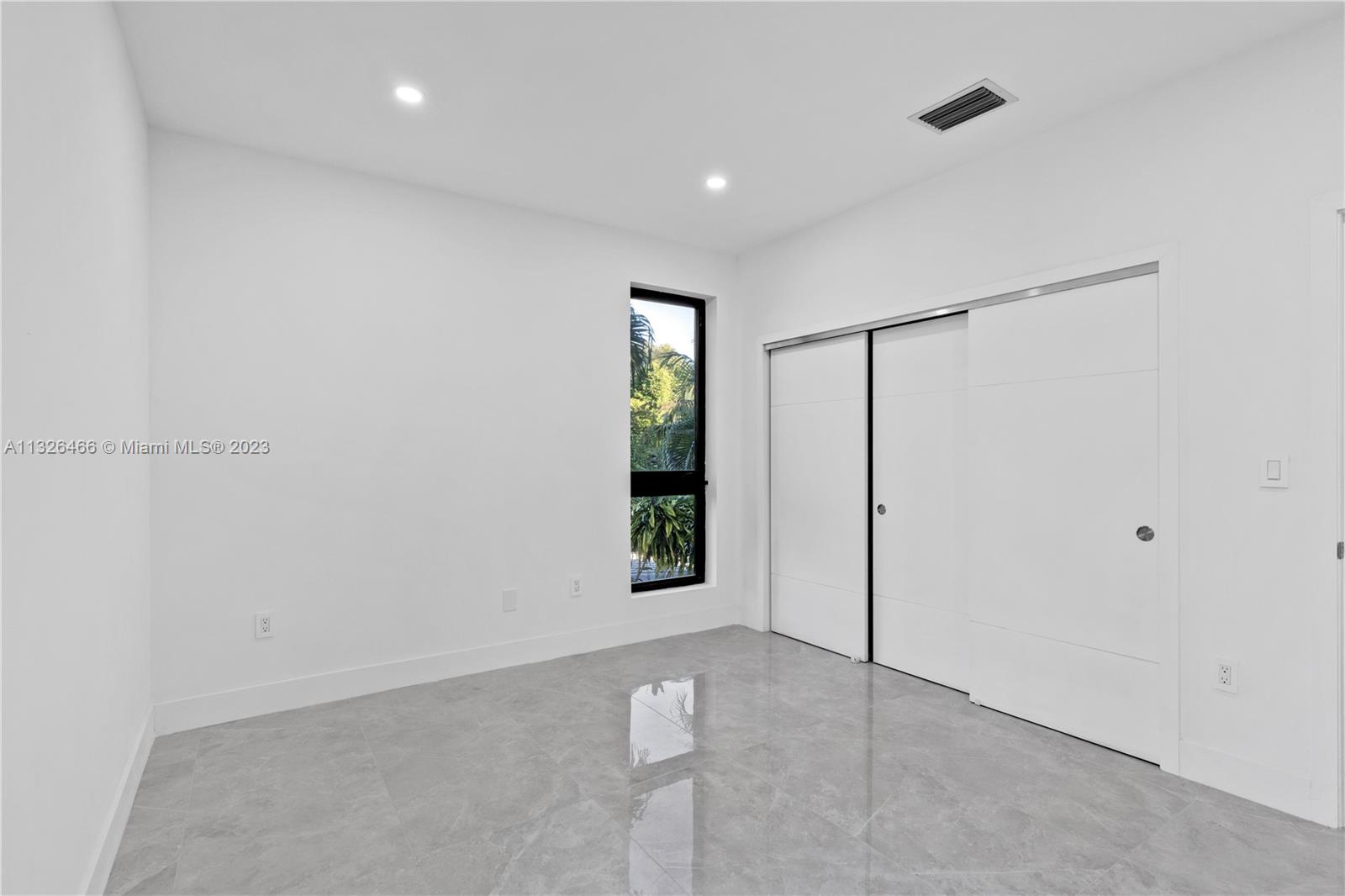 EUGENIA GROVES PARK - Residential