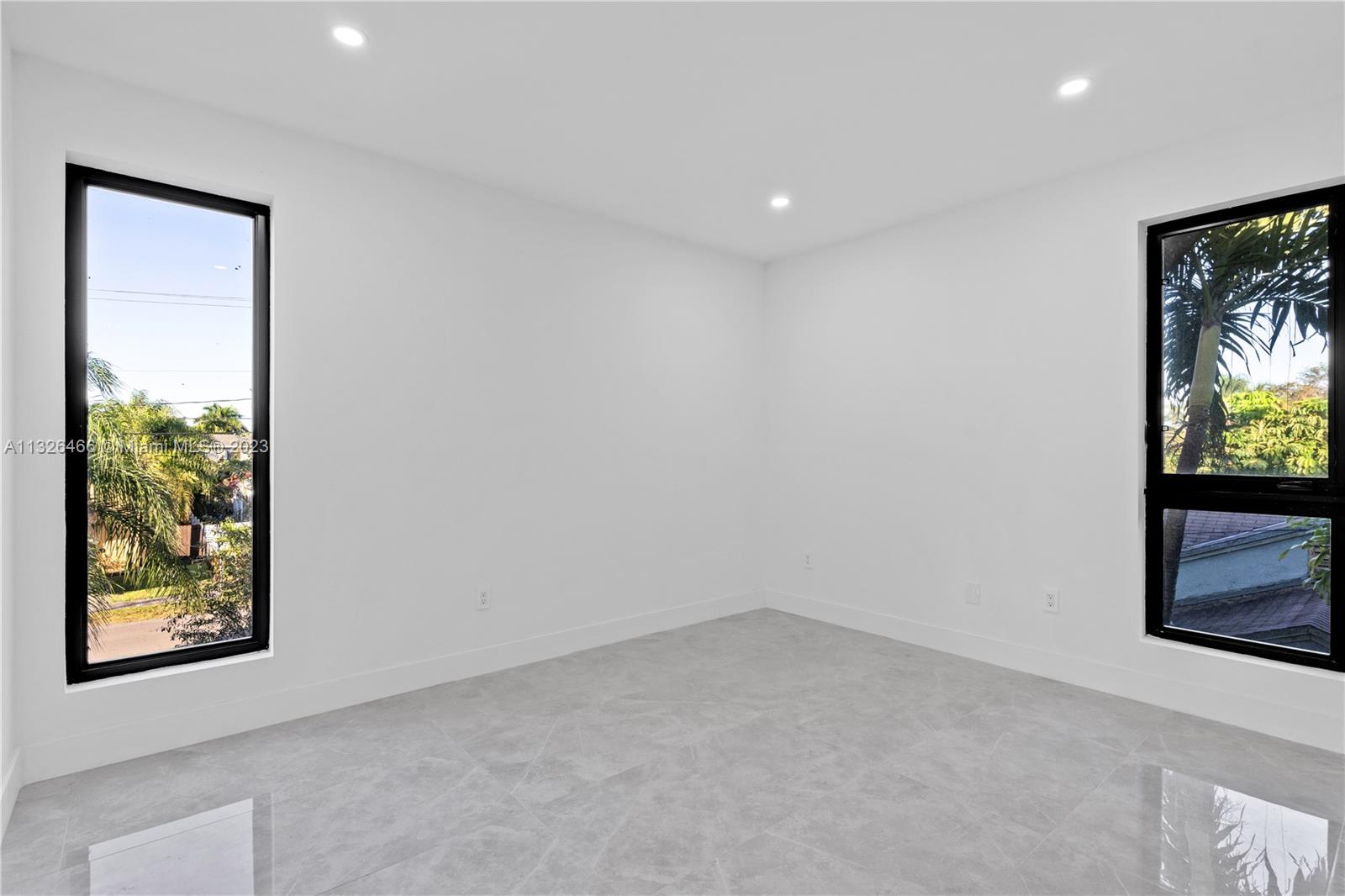 EUGENIA GROVES PARK - Residential