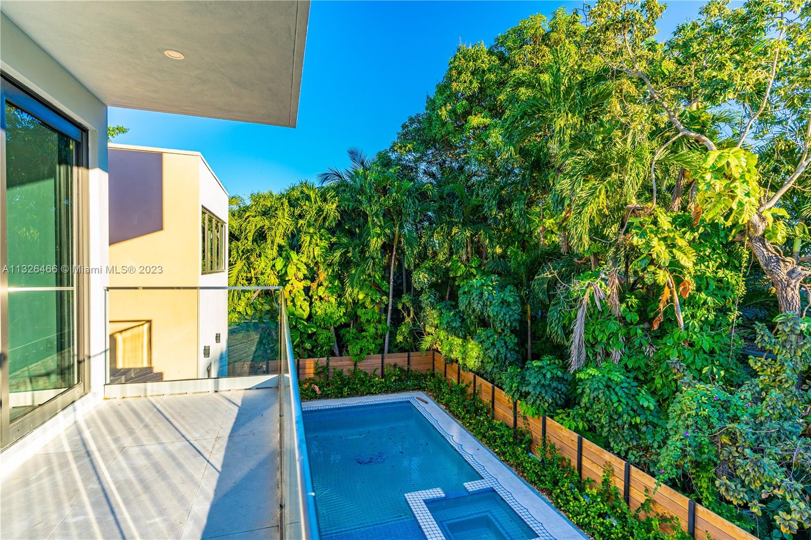 EUGENIA GROVES PARK - Residential