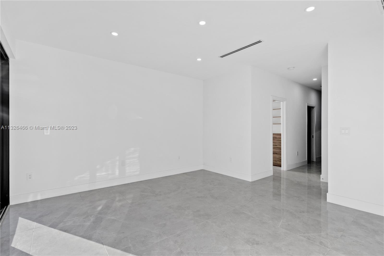 EUGENIA GROVES PARK - Residential