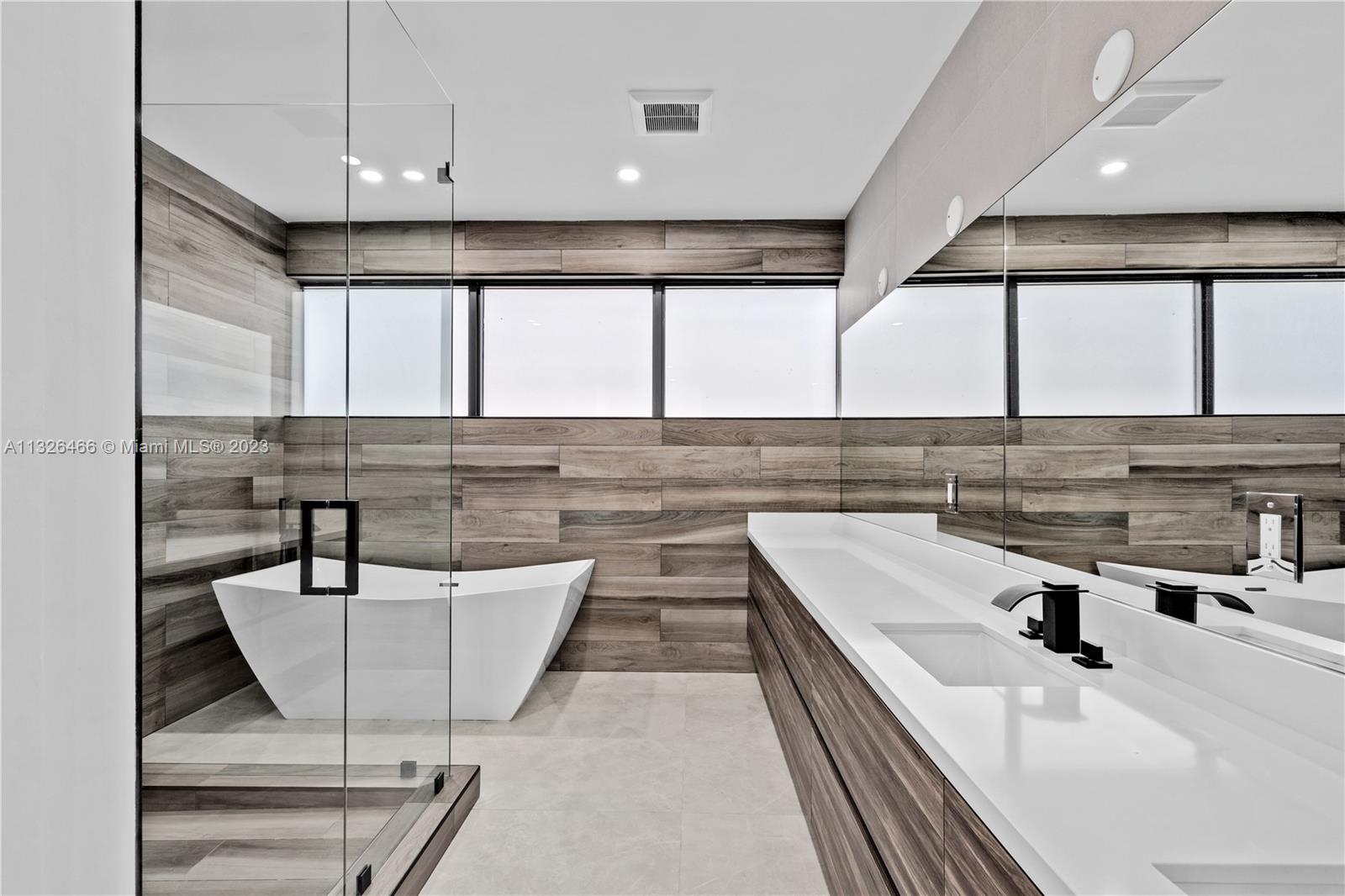 EUGENIA GROVES PARK - Residential