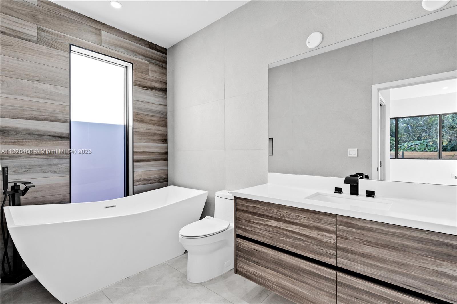 EUGENIA GROVES PARK - Residential