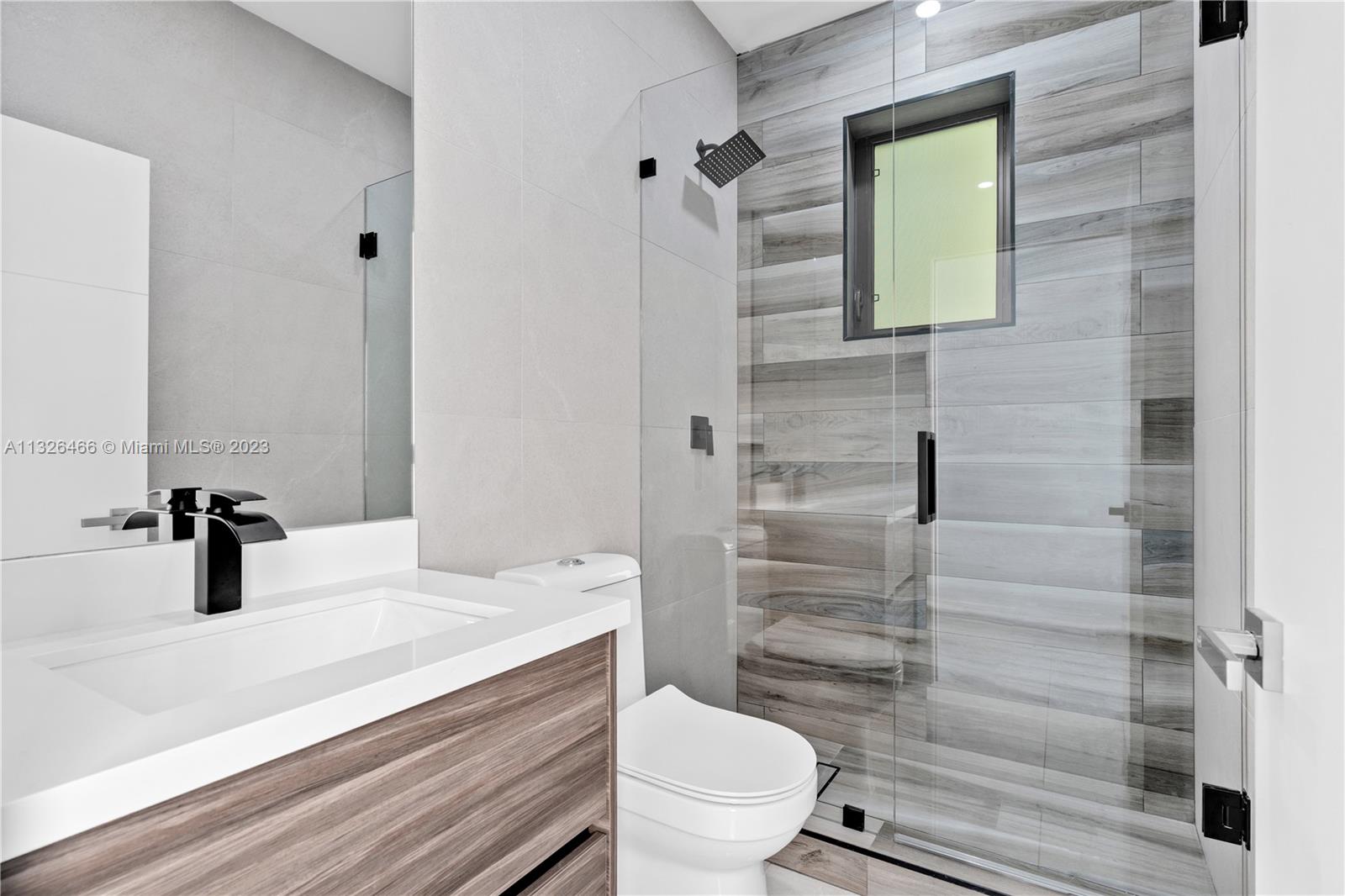 EUGENIA GROVES PARK - Residential