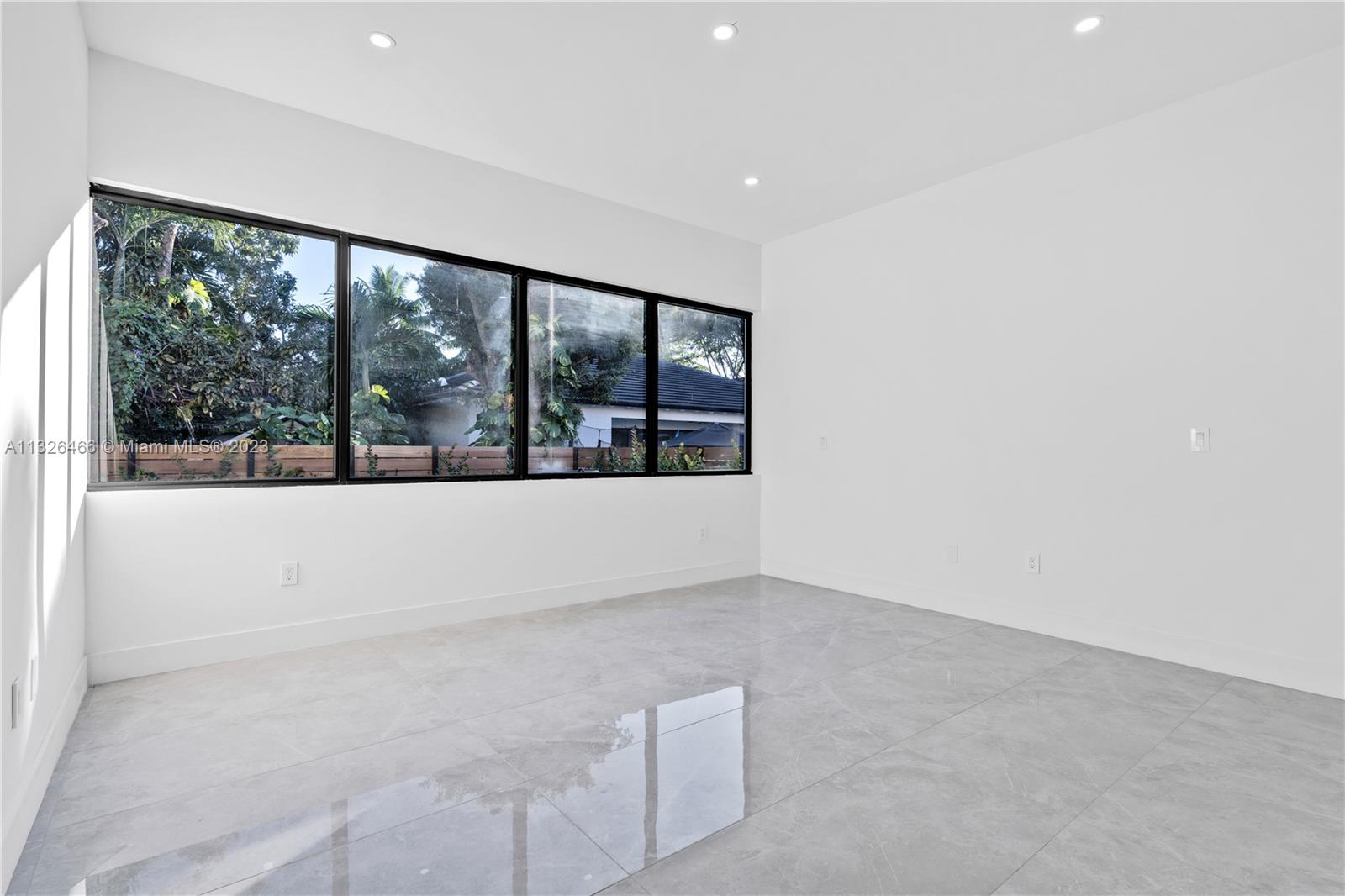 EUGENIA GROVES PARK - Residential