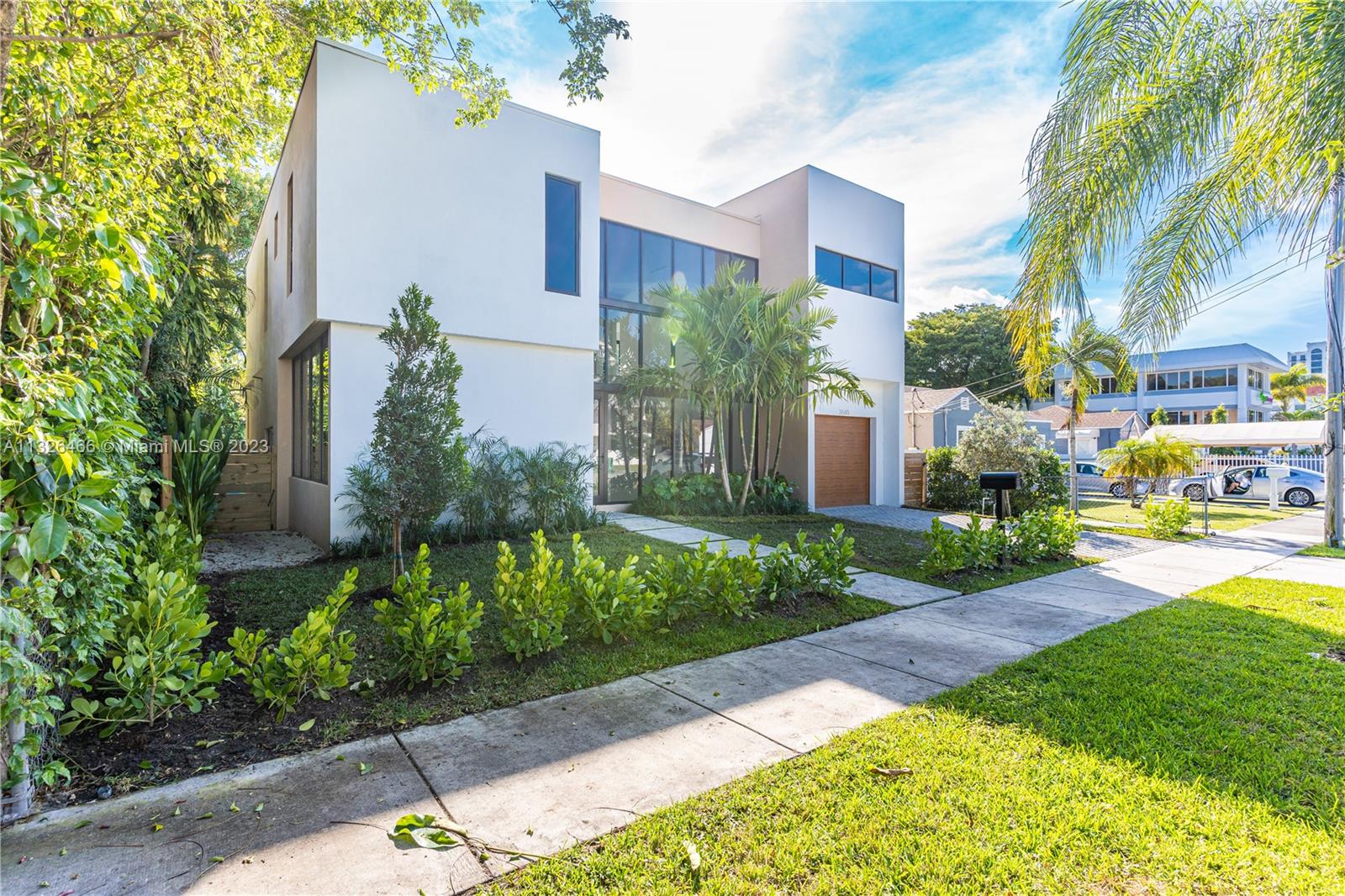 EUGENIA GROVES PARK - Residential