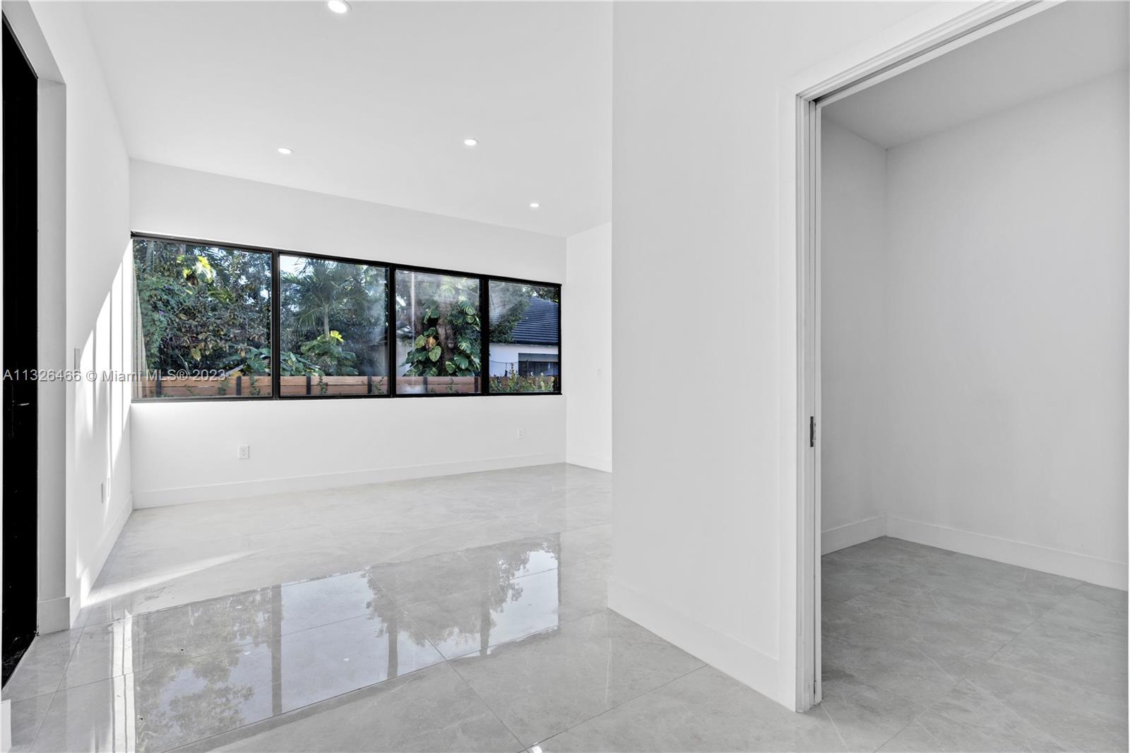 EUGENIA GROVES PARK - Residential