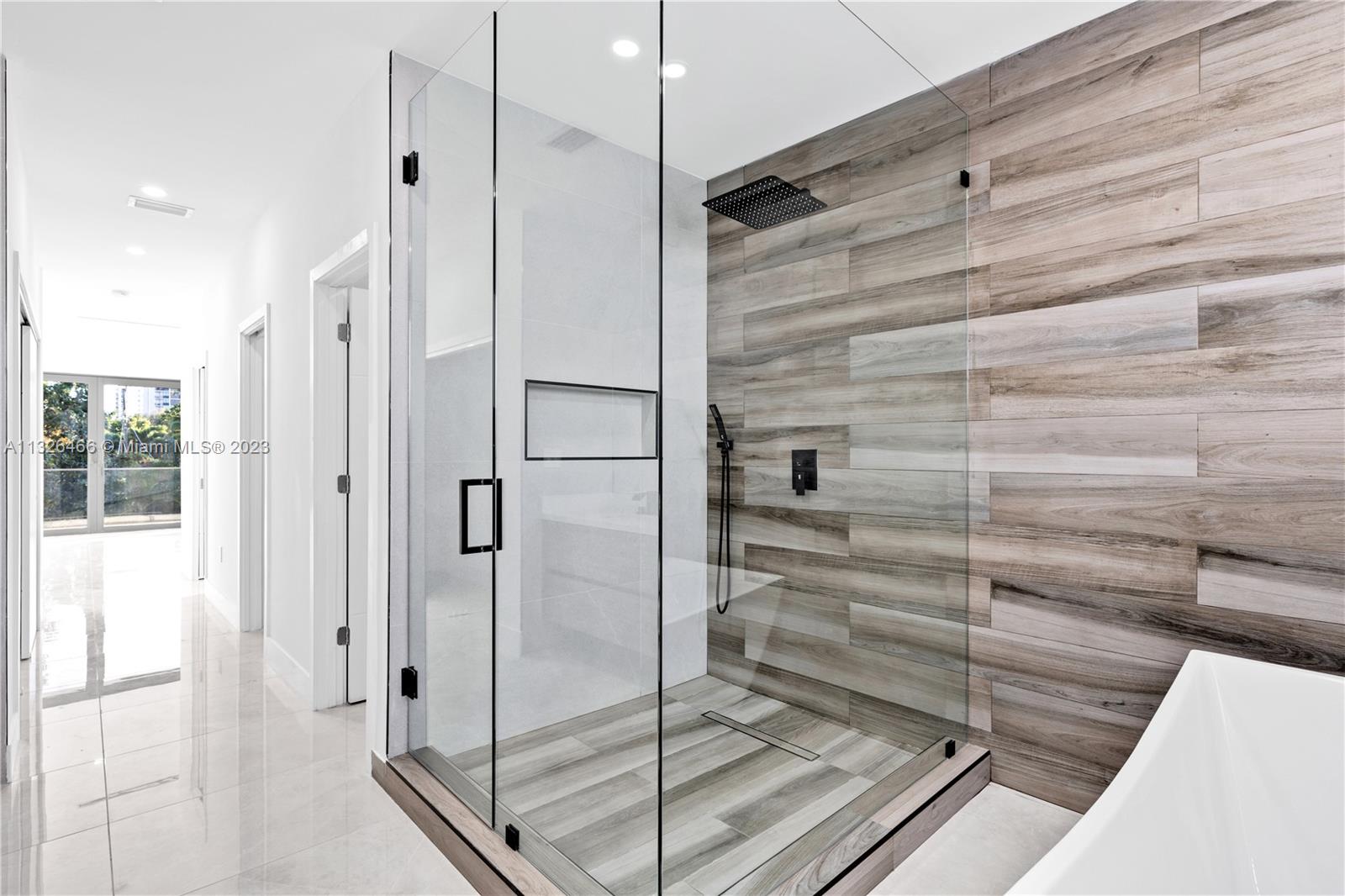 EUGENIA GROVES PARK - Residential