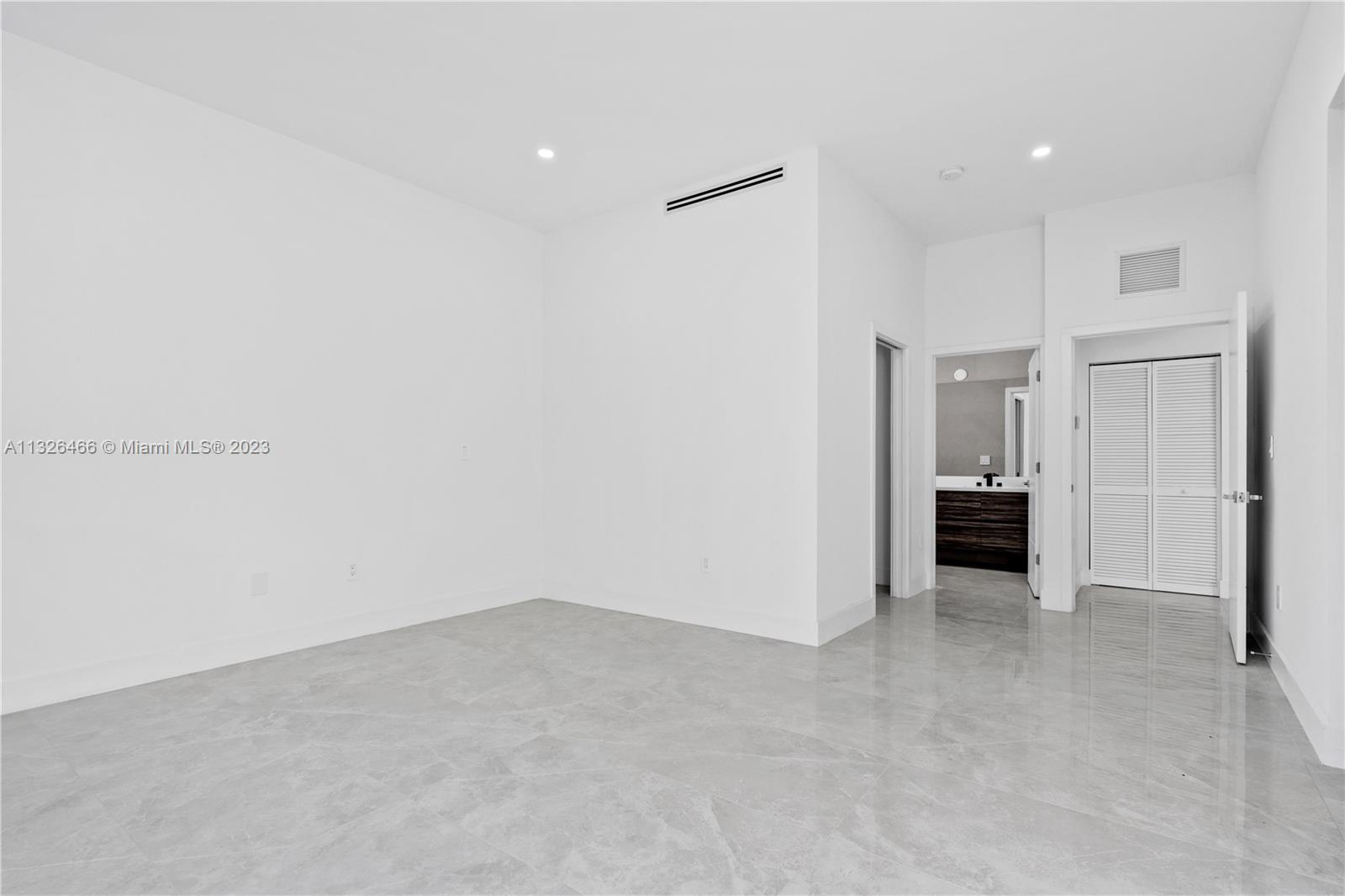 EUGENIA GROVES PARK - Residential