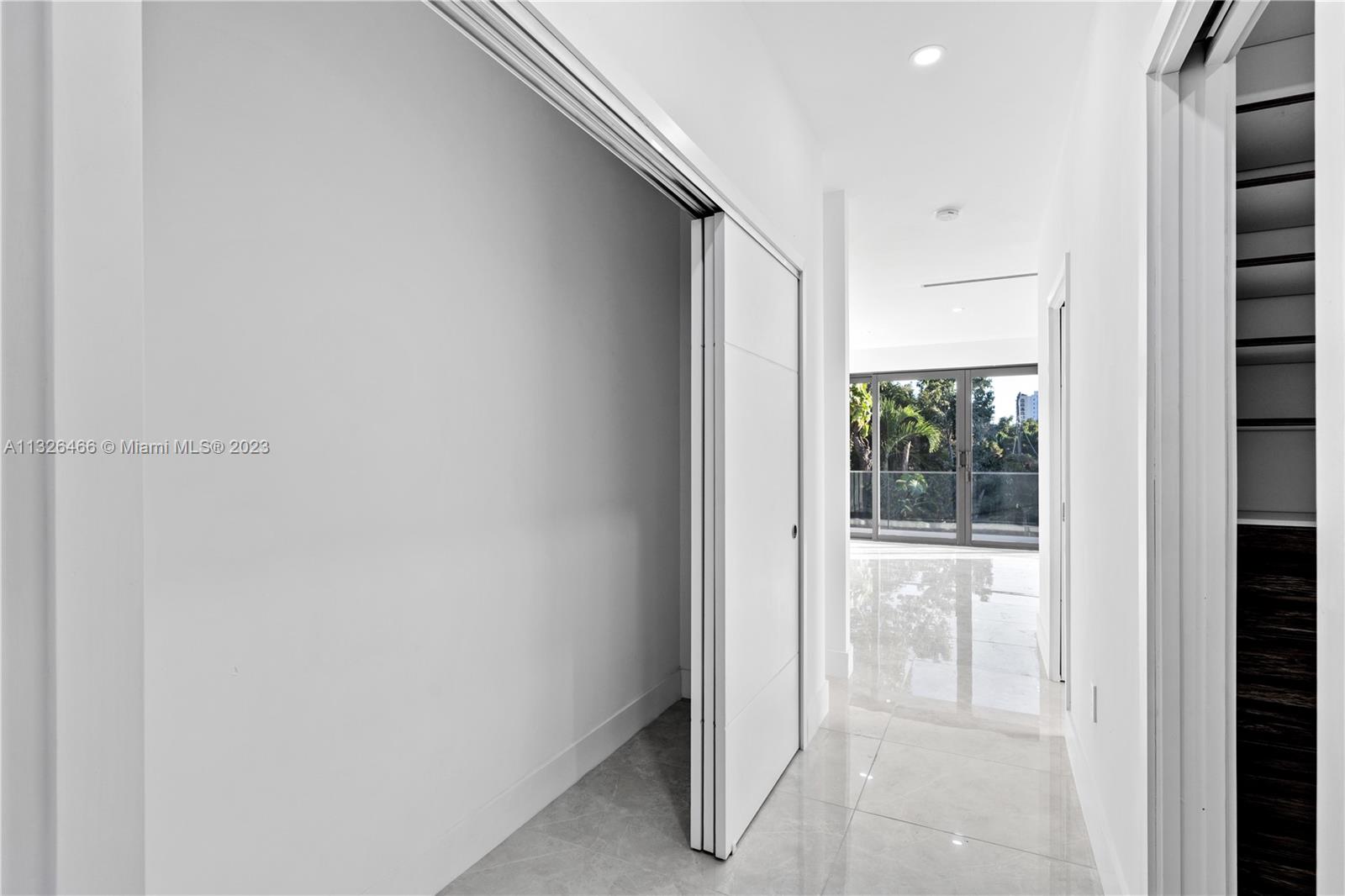 EUGENIA GROVES PARK - Residential