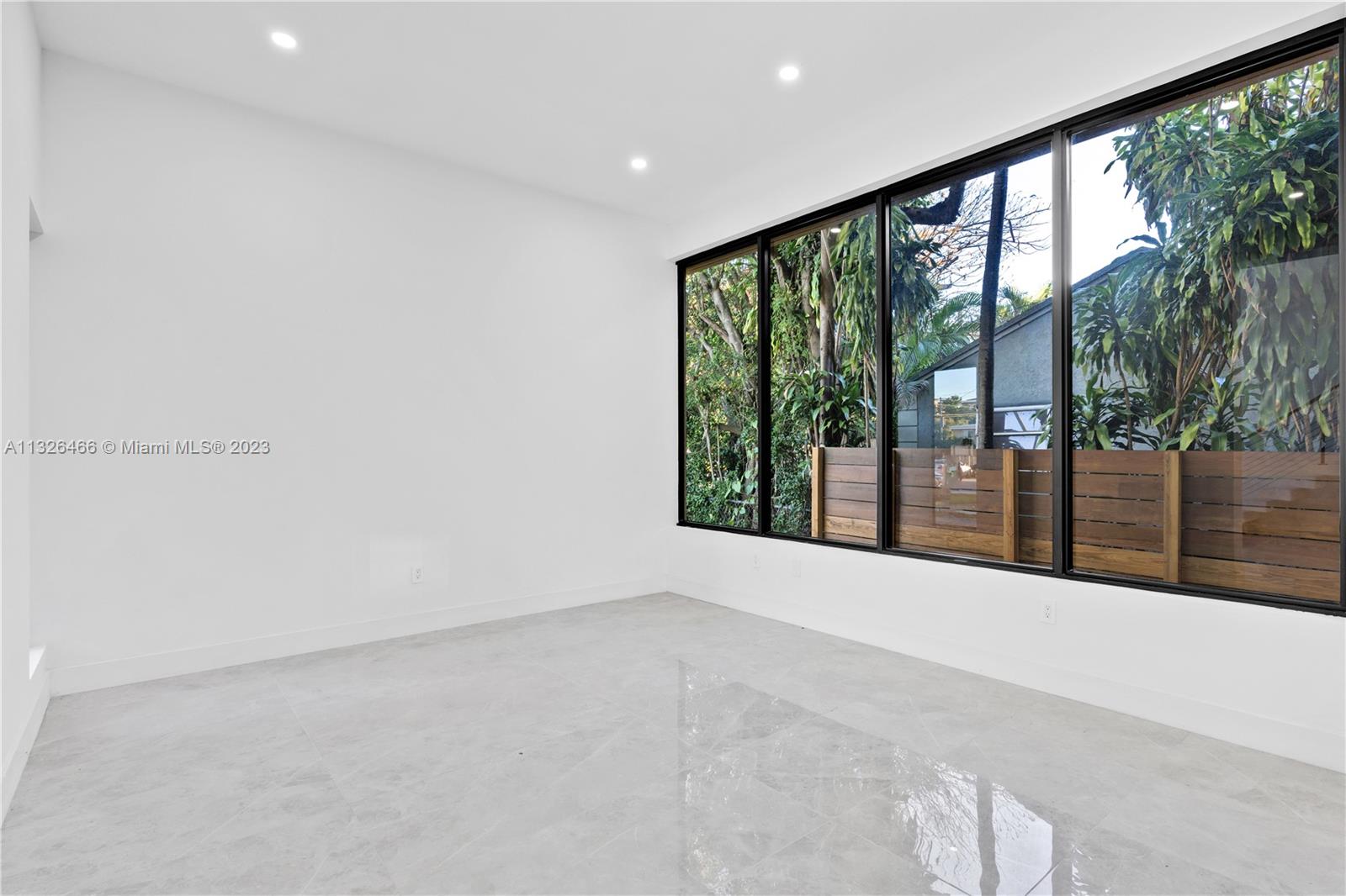 EUGENIA GROVES PARK - Residential