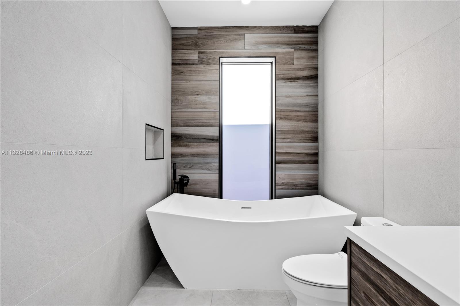 EUGENIA GROVES PARK - Residential