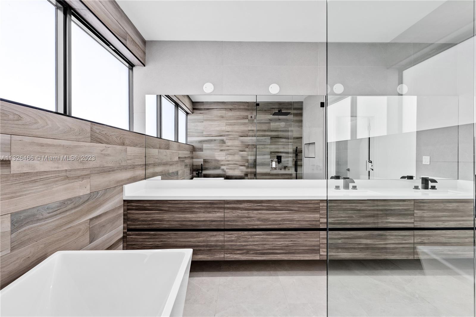 EUGENIA GROVES PARK - Residential