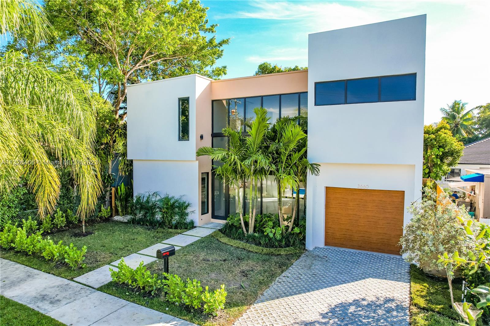 EUGENIA GROVES PARK - Residential