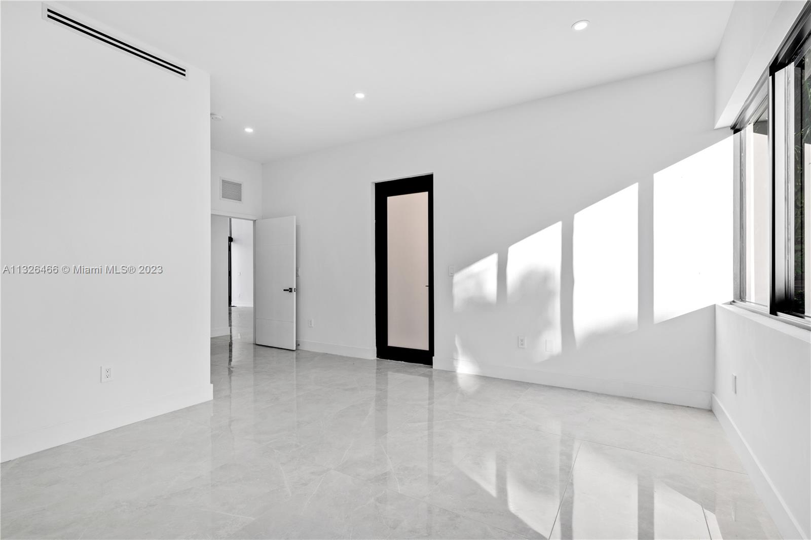 EUGENIA GROVES PARK - Residential