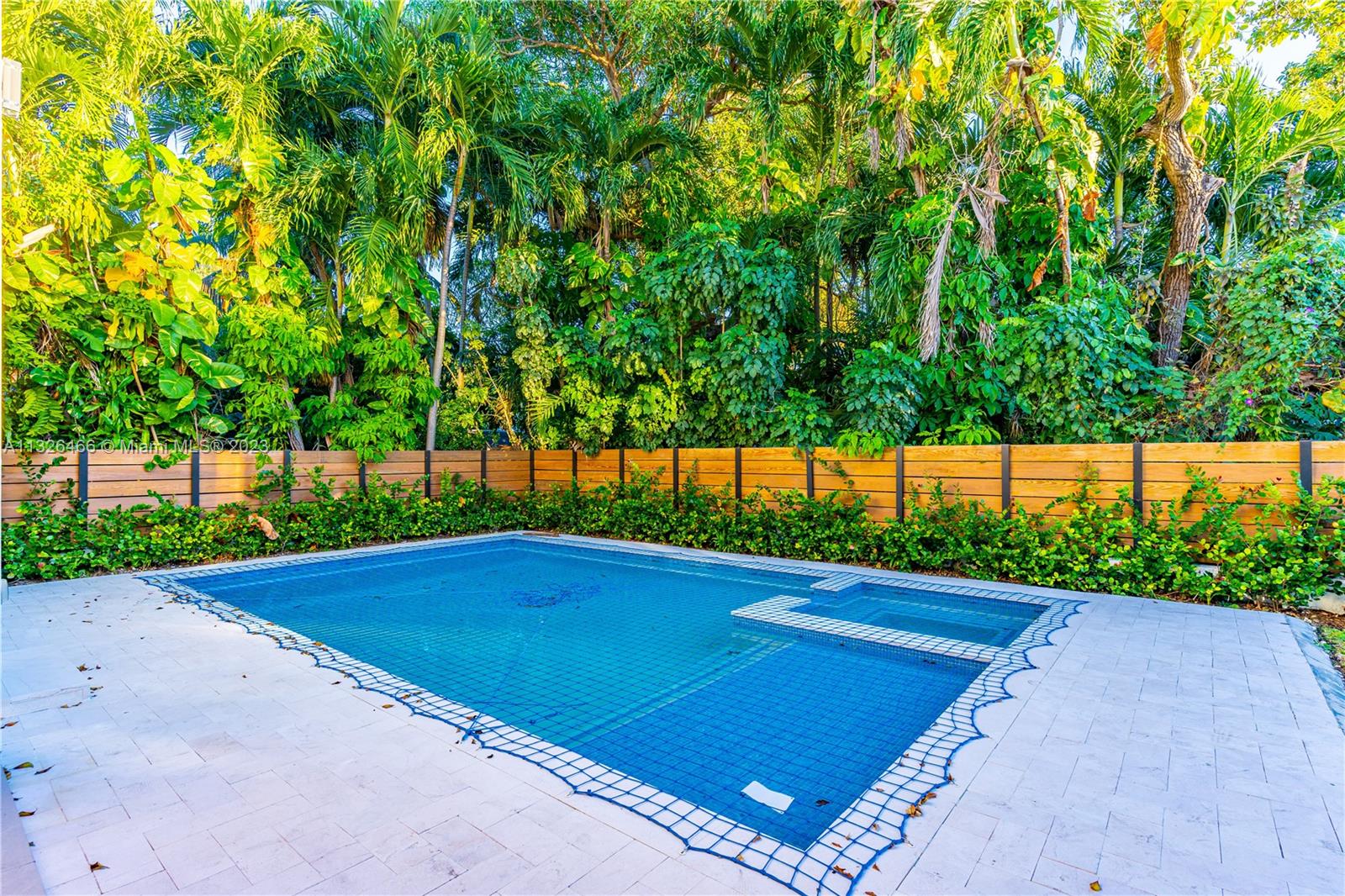 EUGENIA GROVES PARK - Residential