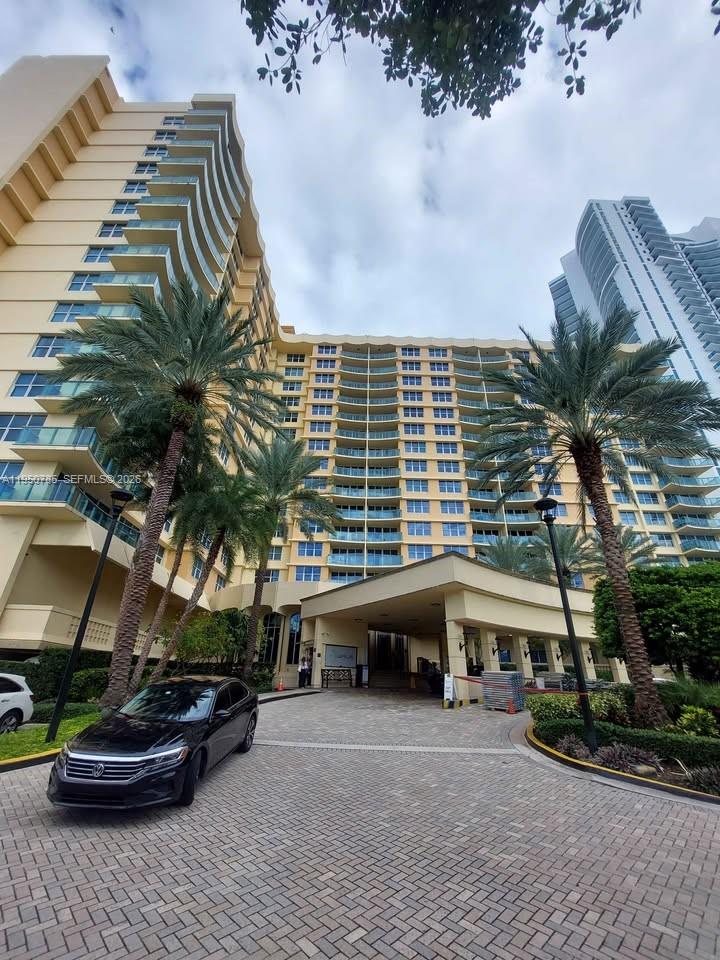 WAVE CONDO - Residential