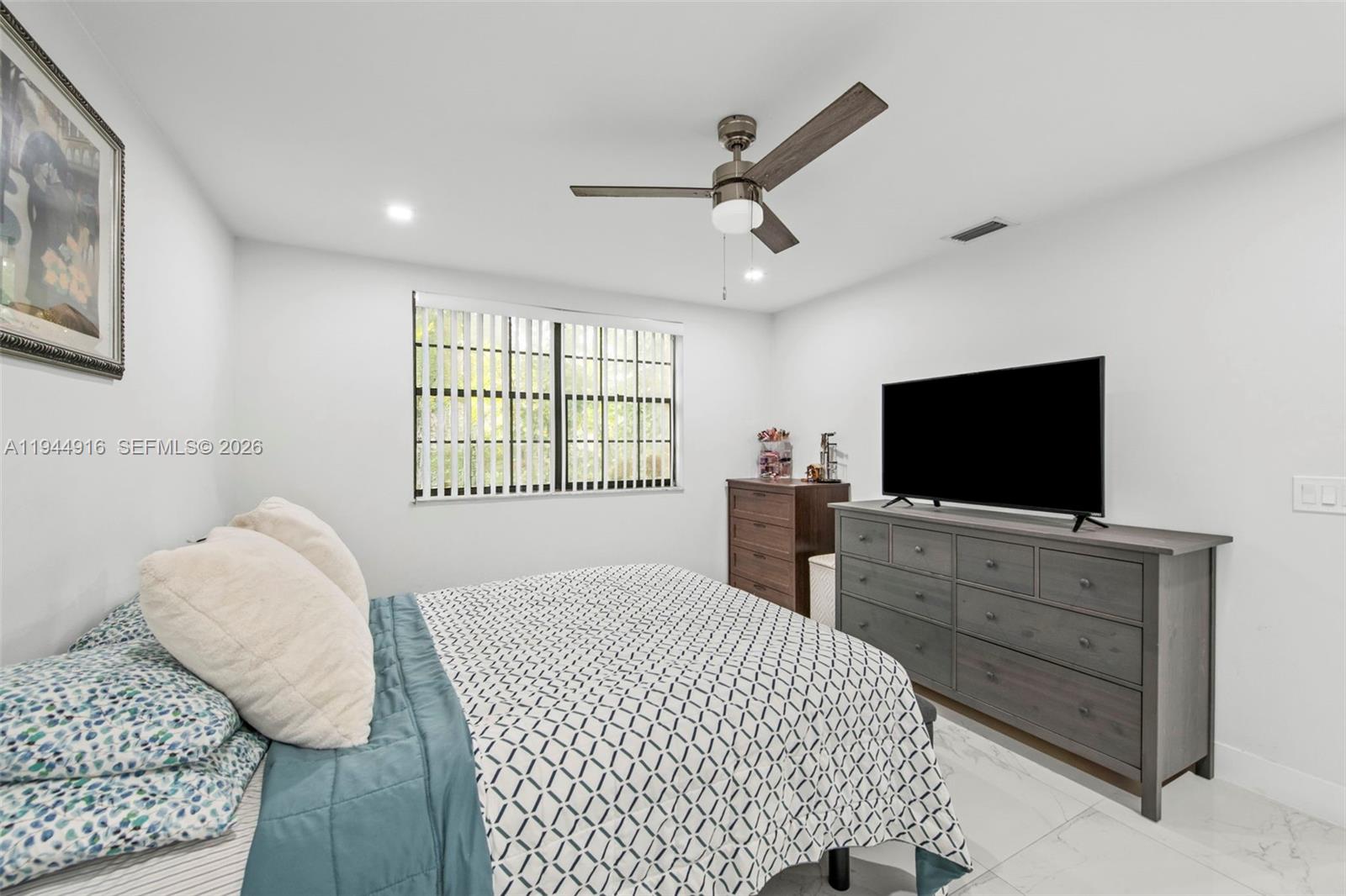 COUNTRY PARK CONDO - Residential