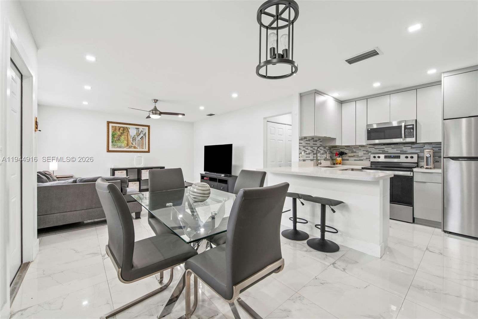 COUNTRY PARK CONDO - Residential