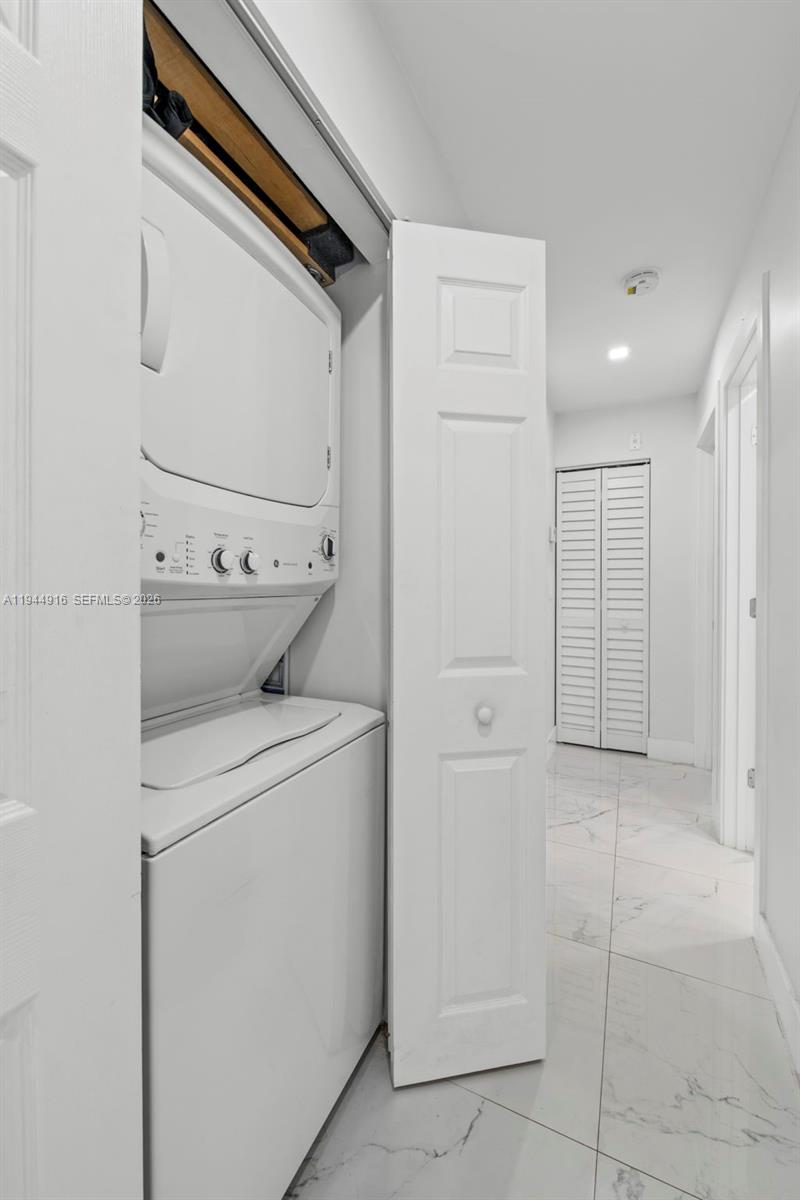 COUNTRY PARK CONDO - Residential