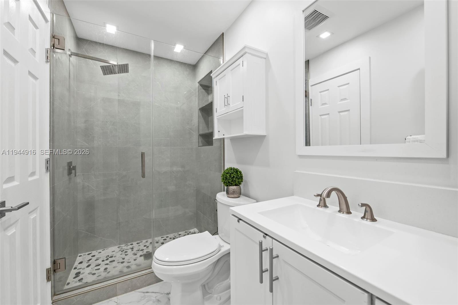 COUNTRY PARK CONDO - Residential