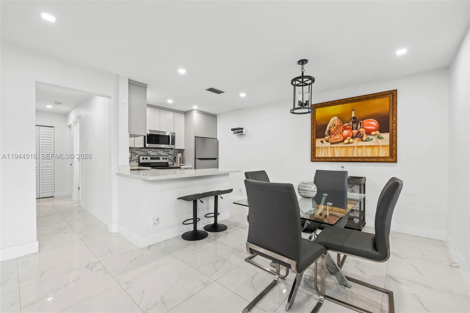 COUNTRY PARK CONDO - Residential