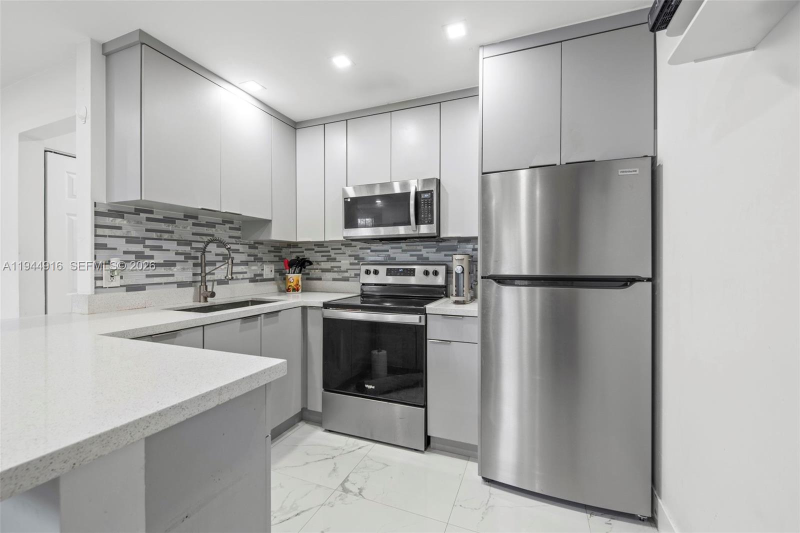 COUNTRY PARK CONDO - Residential