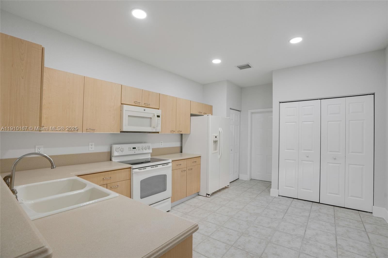 SECTOR 8 9 & 10 PLAT(BLKS - Residential Lease