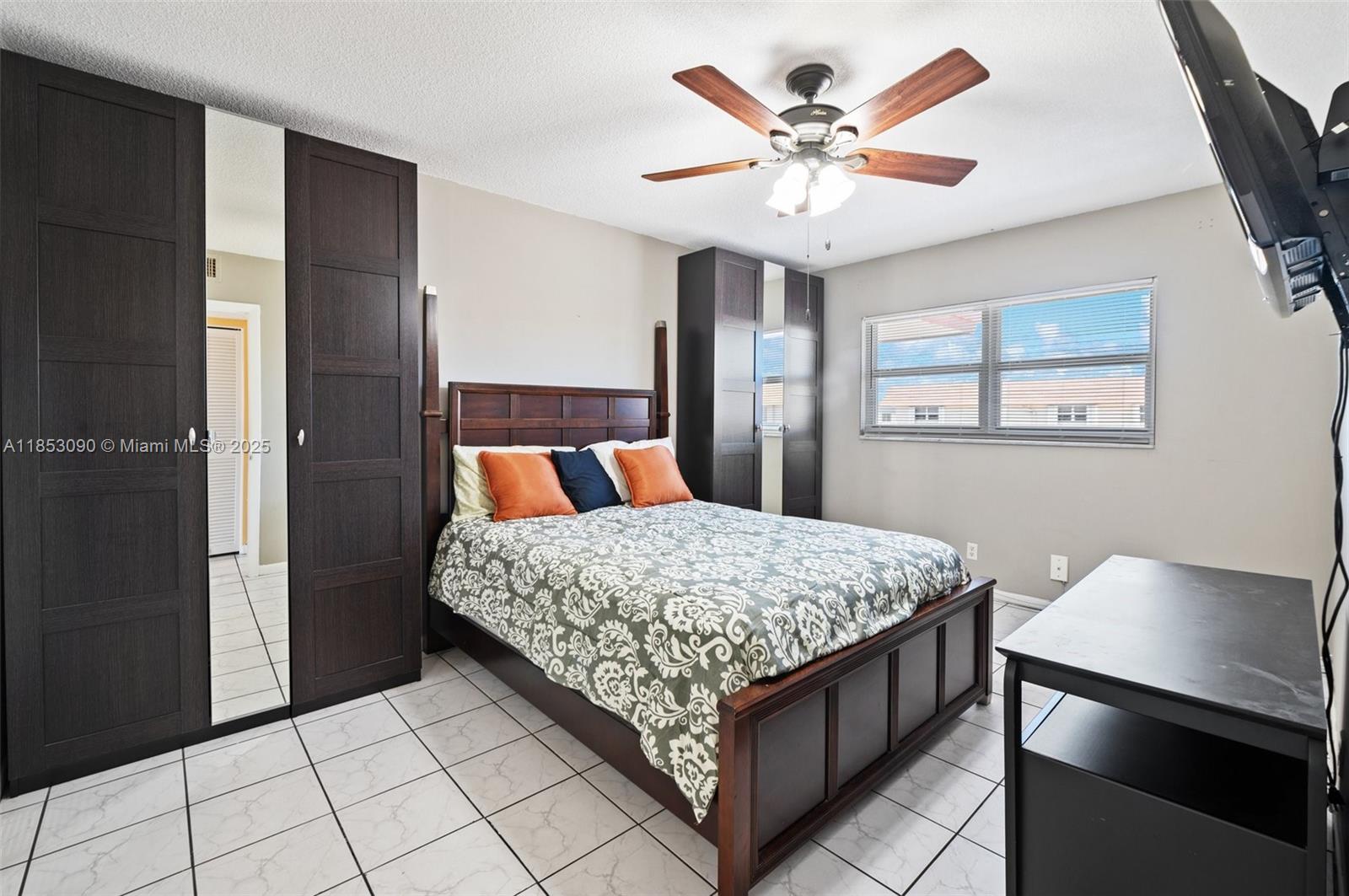 BEVERLY HILLS CONDO NUMBE - Residential Lease