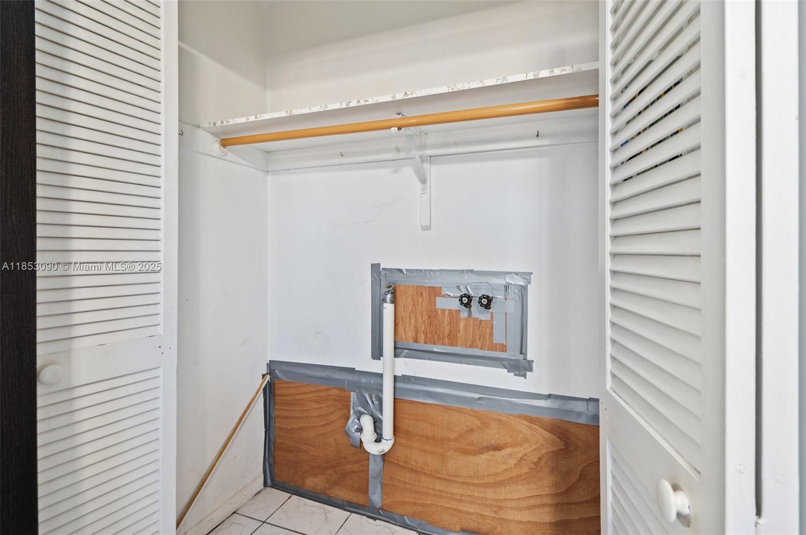 BEVERLY HILLS CONDO NUMBE - Residential Lease